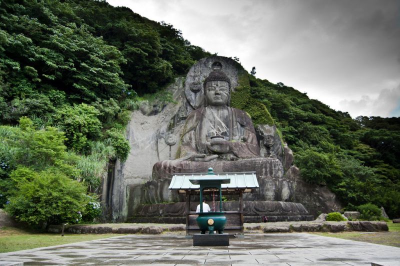 núi Nokogiriyama với bức tượng Phật lớn núi Nokogiriyama với bức tượng Phật lớn